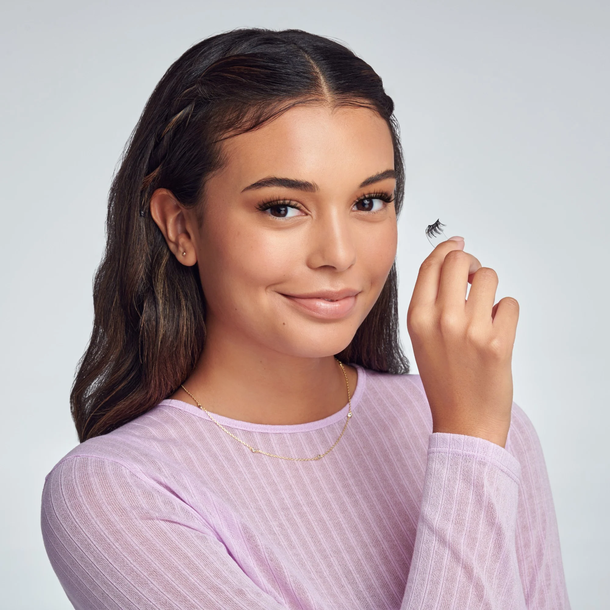 imPRESS Falsies easy tab Self Adhesive Eyelashes – Classy Natural - Image 3