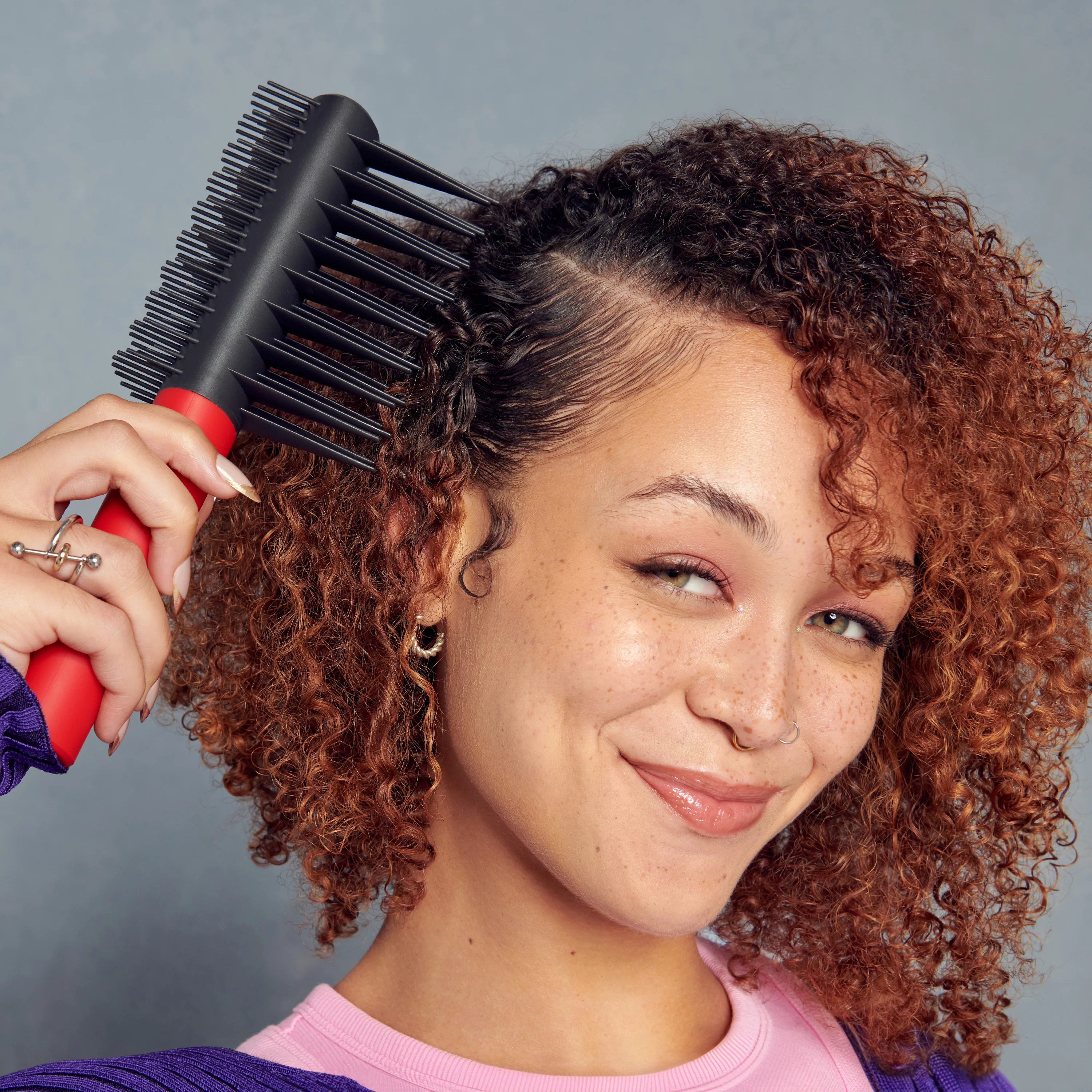 KISS Colors & Care Detangle Boss Glide & Define 2-in-1 Brush - Image 2