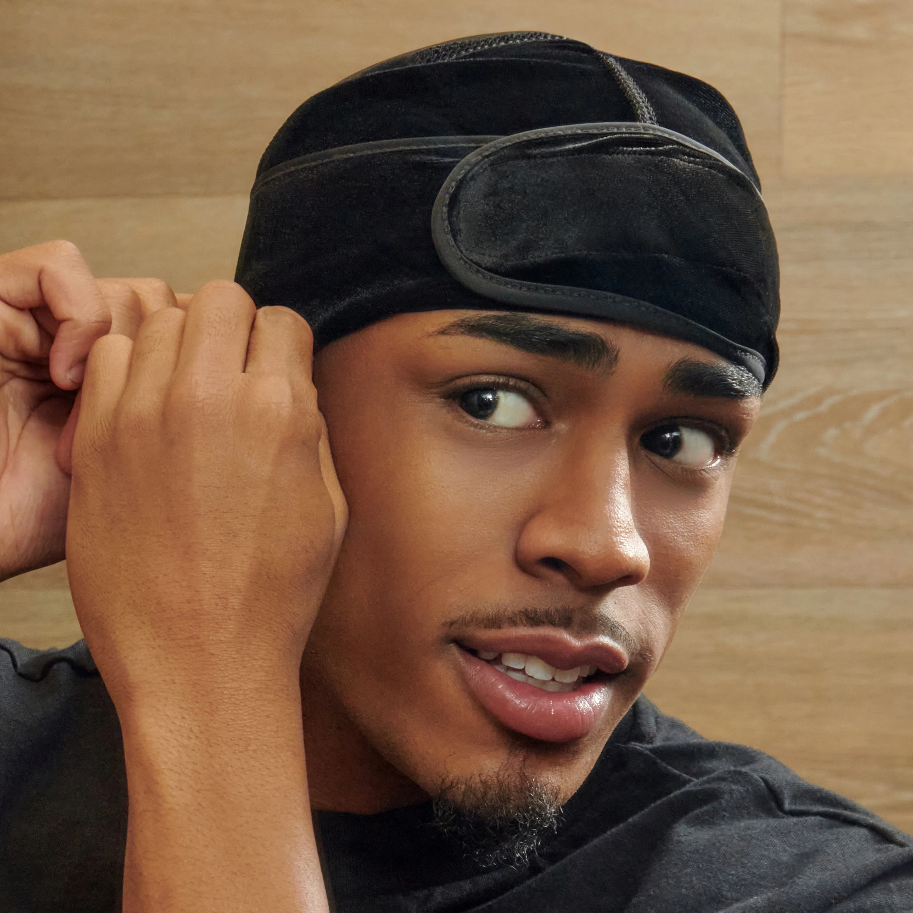 KISS Colors & Care Compress-Rag Power Wave Luxe Velvet Durag, Black - Image 4