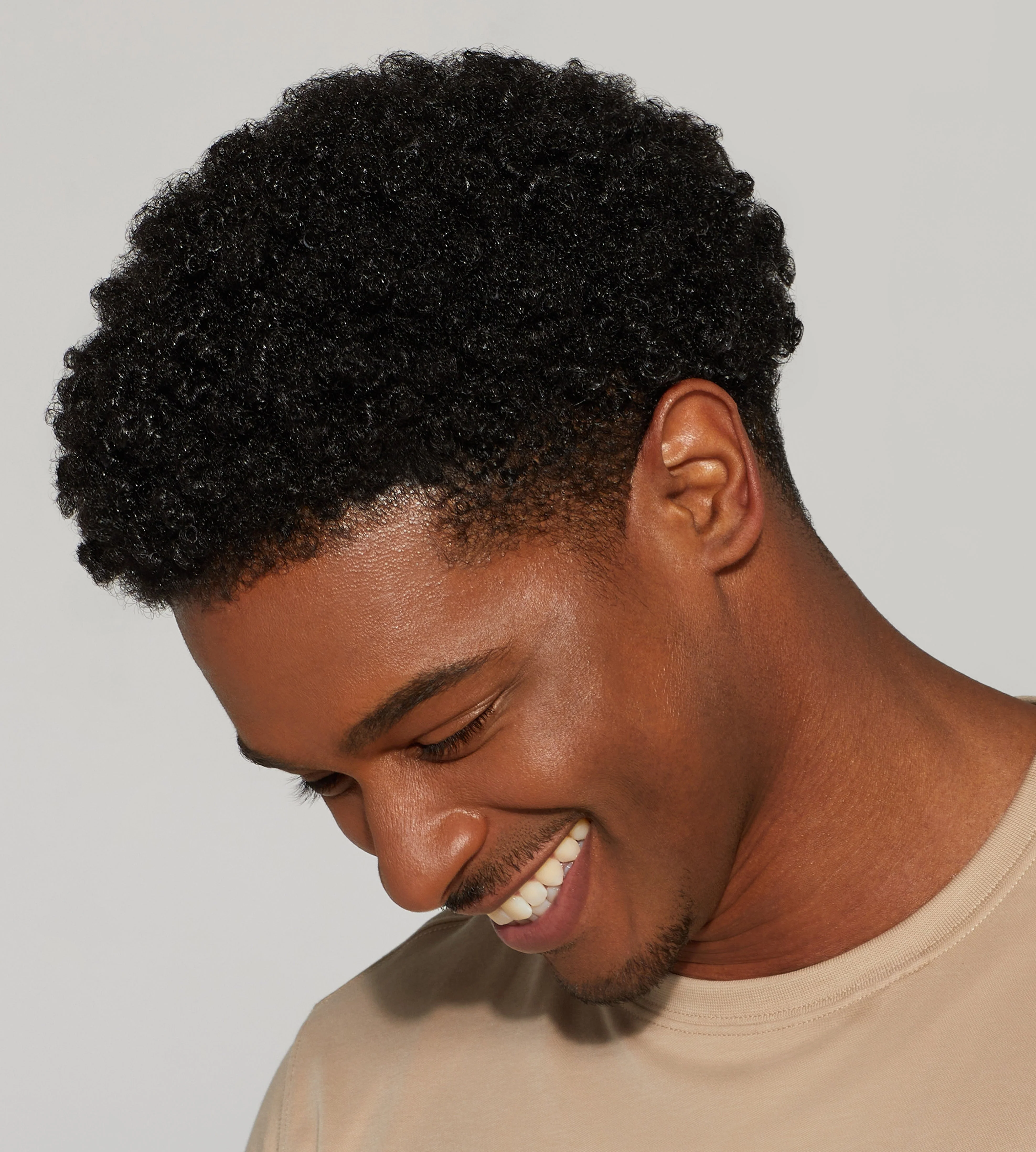 KISS Colors & Care Dual Sided Twist Sponge - Medium - Image 4