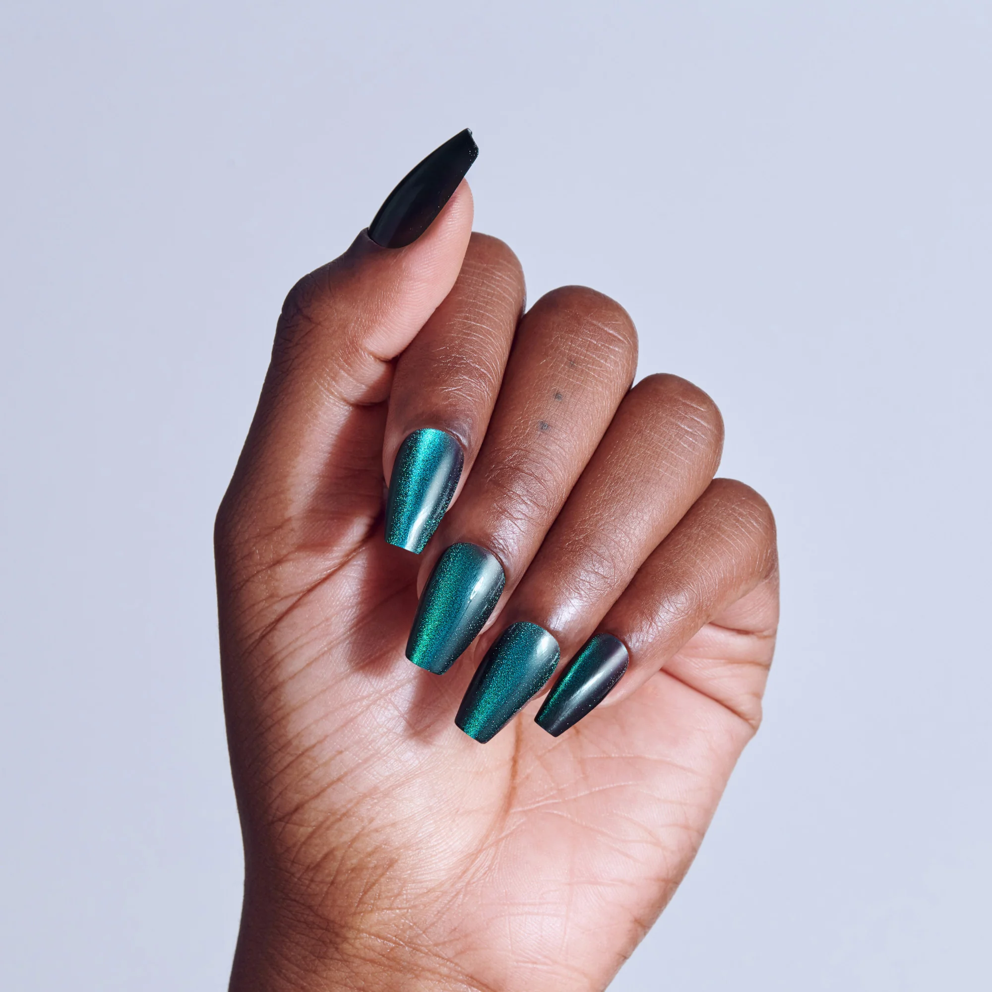 KISS CORE Magnetic Press On Glue Nails β Shimmering